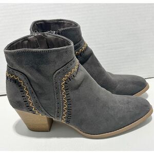 Qupid‎ Perforated Faux Suede Stitch Ankle Boots Western Booties Gray Sizes 7 & 8